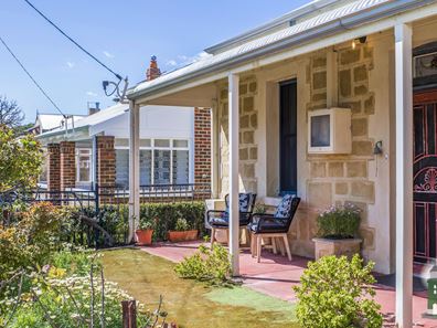 8 Thomas Street, South Fremantle WA 6162