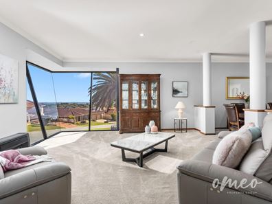 7 Atwick Place, Coogee WA 6166