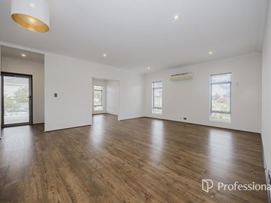 8 Carmine Street, Eglinton WA 6034
