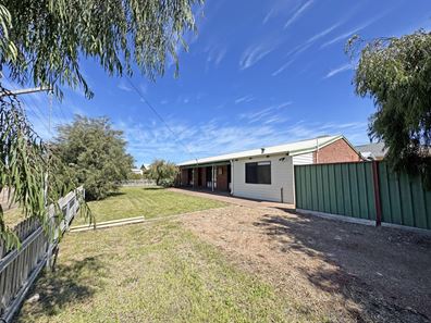 32 Magnolia Crescent, Castletown WA 6450
