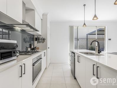 39 Lewisham Vista, Success WA 6164