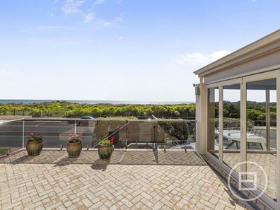 118 Oceanside Promenade, Mullaloo WA 6027