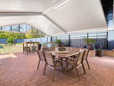 10 Cavendish Green, College Grove WA 6230