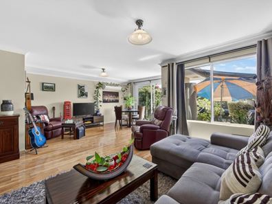 17 glasshouse Drive, Banksia Grove WA 6031