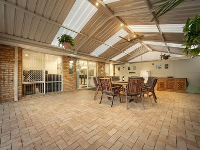 18 Peterborough Drive, Currambine WA 6028