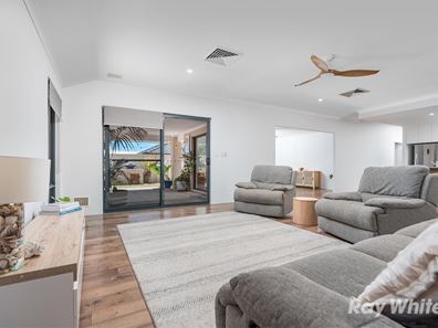 15 Brittania Parade, Wandina WA 6530