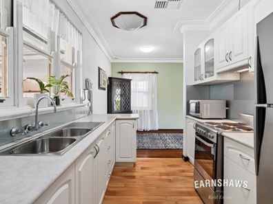 13 Myles Road, Swan View WA 6056