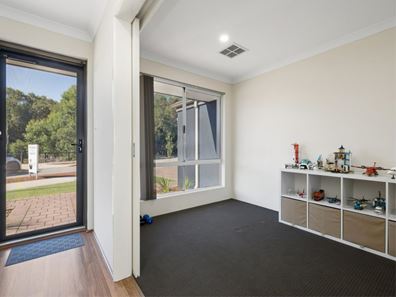 39 Elkhorn Avenue, Southern River WA 6110