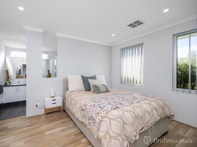 15 Sayana Road, Jindalee WA 6036