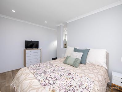15 Sayana Road, Jindalee WA 6036