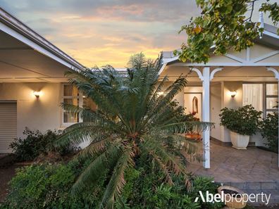 17 McClemans Road, Mount Claremont WA 6010