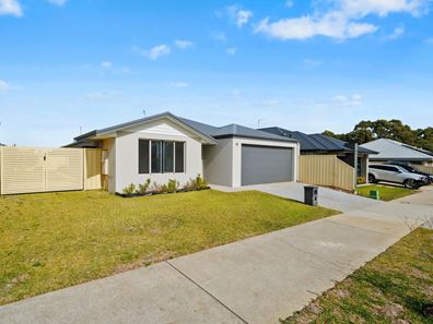 13 Lincelles Street, Madora Bay WA 6210