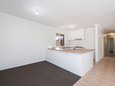8B Frome Way, Cooloongup WA 6168