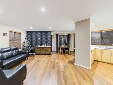 18 Admiralty Road, Canning Vale WA 6155