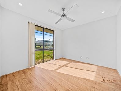 11 Hotchkiss Close, Thornlie WA 6108