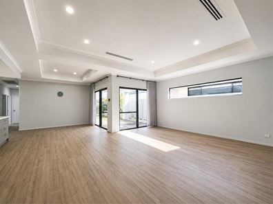 15 Modena Road, Piara Waters WA 6112