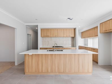 9 Meander Way, Treeby WA 6164