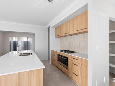 9 Meander Way, Treeby WA 6164