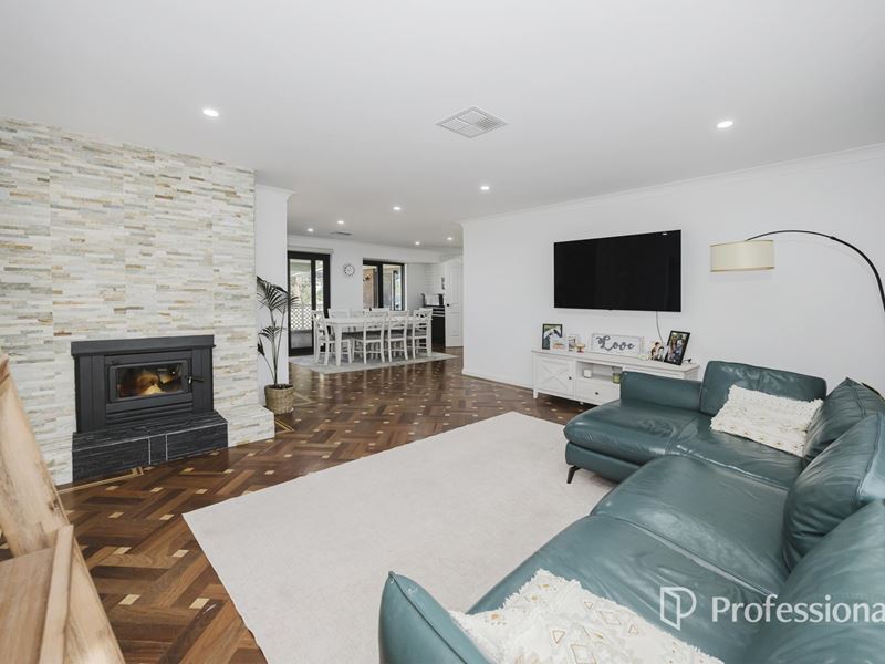 17 Bredhurst Road, Marangaroo WA 6064