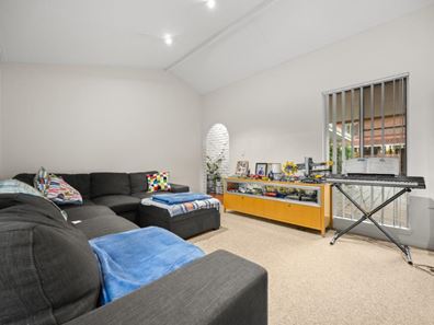 2/94-96 Wendouree Road, Wilson WA 6107