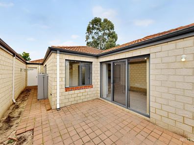 2/9 Clara St, Gosnells WA 6110