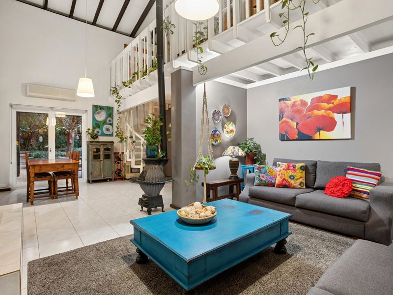 4 Wahroonga Way, Greenwood