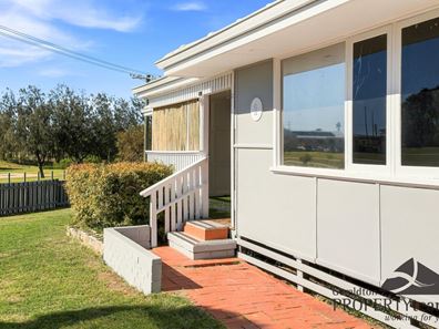 1 Howes Street, Rangeway WA 6530