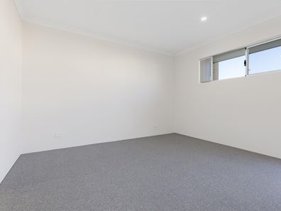 4 Bross Way, Lakelands WA 6180