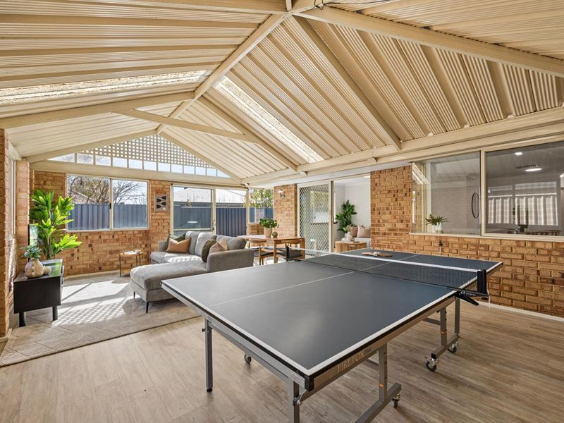 8B Henning Crescent, Manning WA 6152