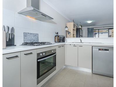 1/4 Balfour, Swan View WA 6056