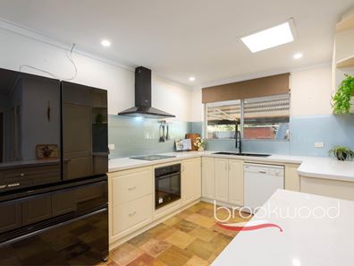 4 Sadlier Court, Stoneville WA 6081