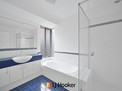 18 Admiralty Road, Jindalee WA 6036