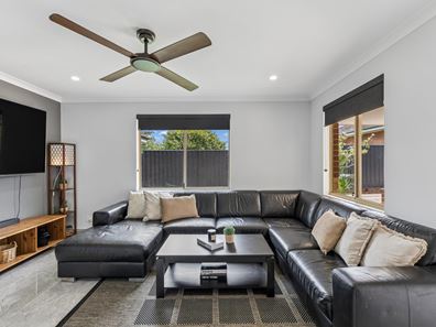 2/7 Almurta Street, Nollamara WA 6061