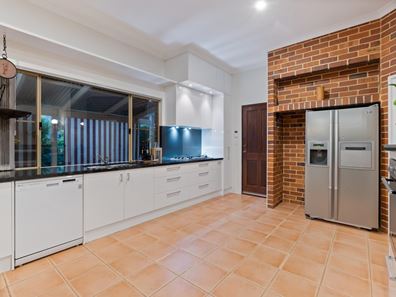 1 Luhrs Court, Mundaring WA 6073