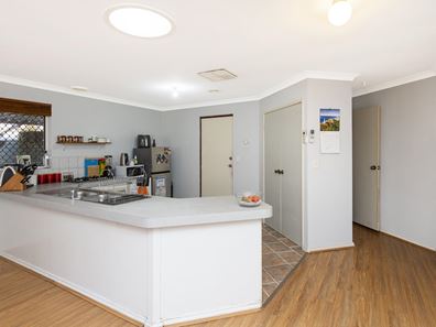15 Strasbourg Ramble, Port Kennedy WA 6172