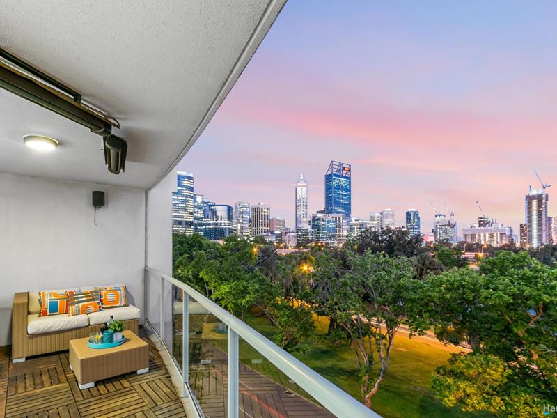 22/138 Mounts Bay Road, Perth