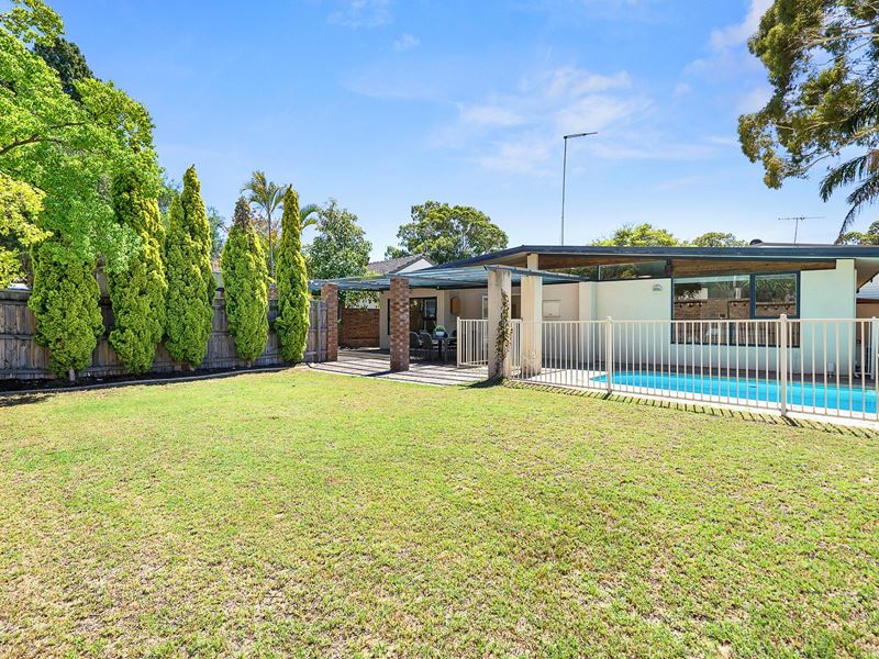 36 Dover Crescent, Wembley Downs