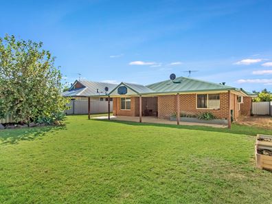 12 Mahoe Parkway, Port Kennedy WA 6172