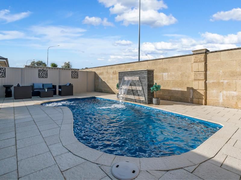32 Hayeswater Circuit, Waikiki