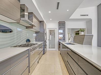 9 Buttercup Parkway, Halls Head WA 6210