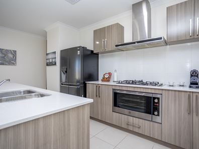 43 Greenpoint Way, Hilbert WA 6112