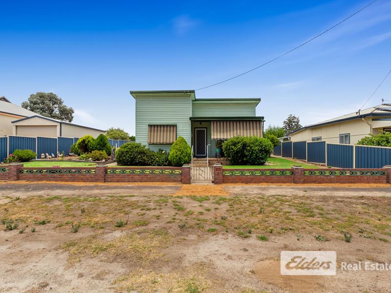 7 Coombes  Street, Collie