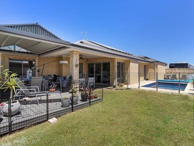 4 Hummingbird Way, Singleton WA 6175