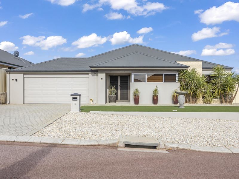 12 Lynella Cct, Banksia Grove