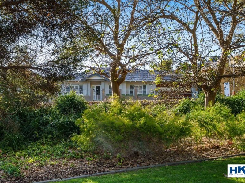 21 Leeward Chase, Hillarys