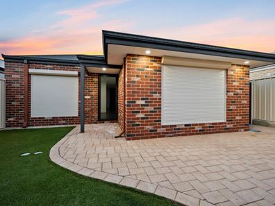 4 Rawlinna Parkway, Carramar WA 6031