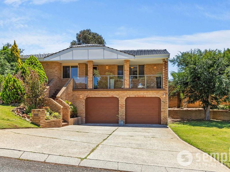10 Castlemain Heights, Leeming