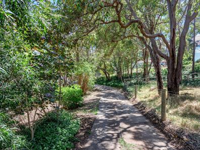 31 Bedfordale Hill Road, Mount Richon WA 6112