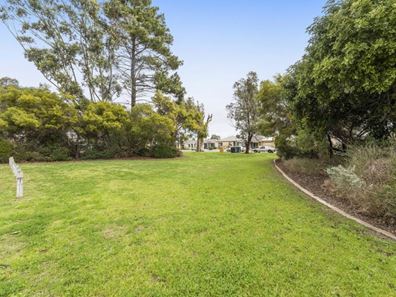 8 Regina Gardens, Greenfields WA 6210