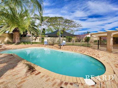 4 The Grove, Woodvale WA 6026